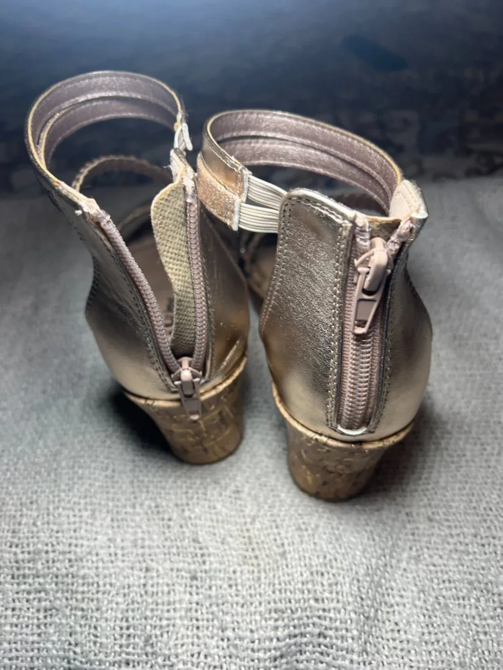 Self Esteem Girls Rose Gold Glitter Cork Wedge Sandals Size 3 – Worn Once – EUC